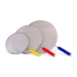 Situl acoperă tigaia, argintie, cu diametrul de 20 cm